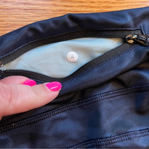 Lululemon blue camo print leggings size 4 - Picture 7 of 7